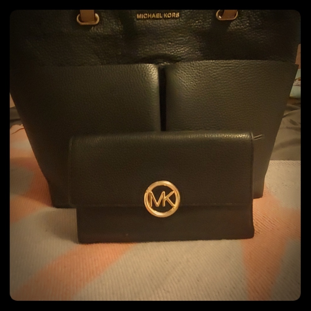 Michael kors purse and matching wallet